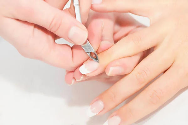 Happen nagelriemen in salon — Stockfoto