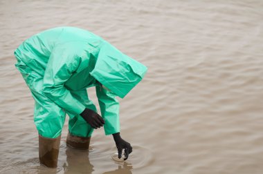 erkek çevreci örnekleme kirli su