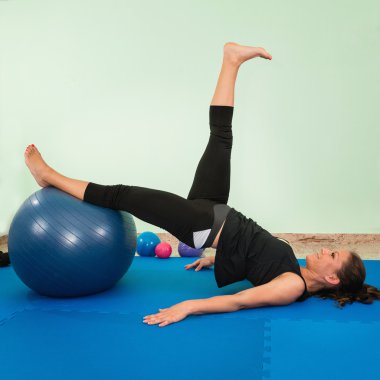 Fitness topuyla egzersiz yapmak