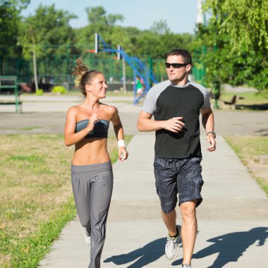 genç yetişkinler koşu 