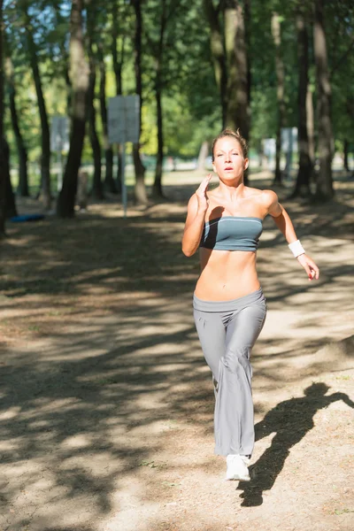 genç kadın çalışan