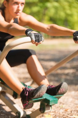 Kürek makine egzersiz