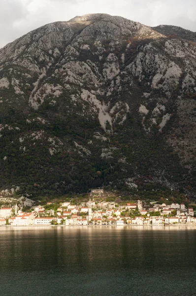 Staden av Perast i Kotor Bay — Stockfoto