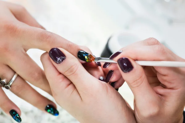 Nail salon manikyr arbetar — Stockfoto