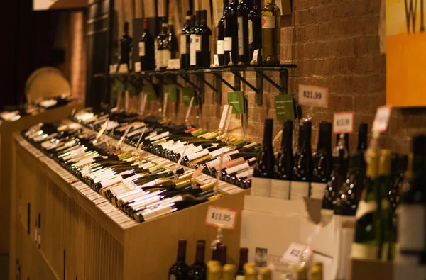Üveg bort a pince tároló — Stock Fotó
