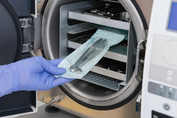 Steriliseren van medische instrumenten — Stockfoto