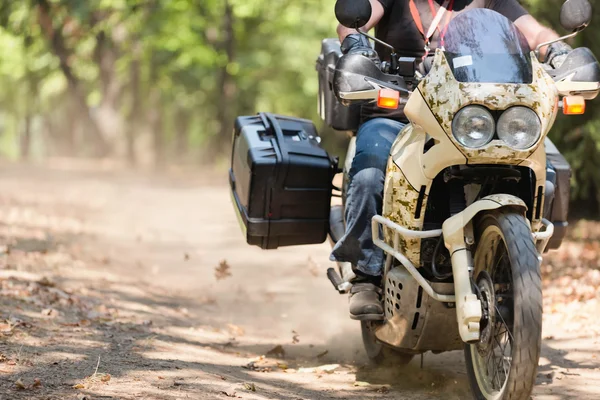 Muž na koni motocyklu — Stock fotografie