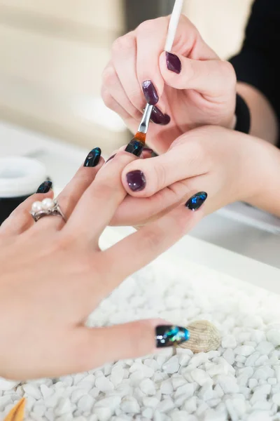 Nagel salon manicure werken — Stockfoto