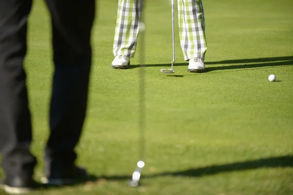 Golfer auf Putting Green — Stockfoto