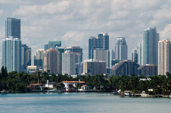 Miami Beach Skyline near ocean — Stock fotografie