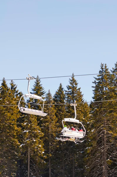 Ski lift in forest — Stock Photo, Image