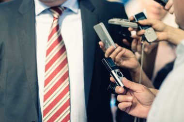 gazeteciler mülakat politikacı