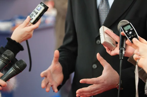 Group of journalists surrounding politician — Stock Photo, Image