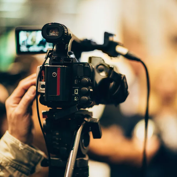 Câmera de televisão na conferência — Fotografia de Stock