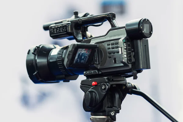 Tv camera at press conference — Stock Photo, Image