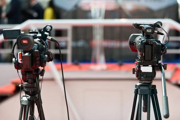 Câmeras de televisão em conferência — Fotografia de Stock