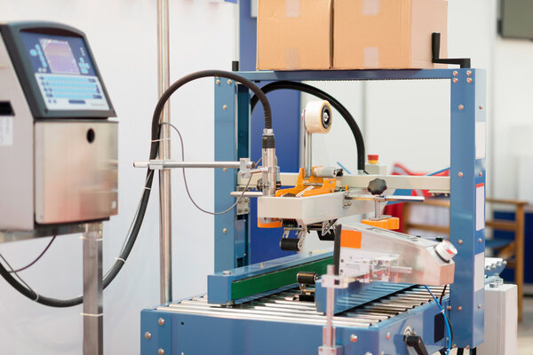 Картонная уплотнительная машина
