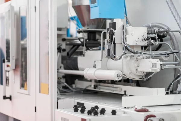 Enjeksiyon kalıplama makinesi