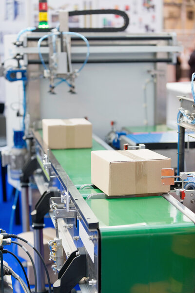 Industrial packaging machine 