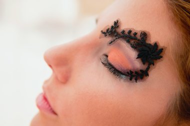 dantel makyaj kadınla