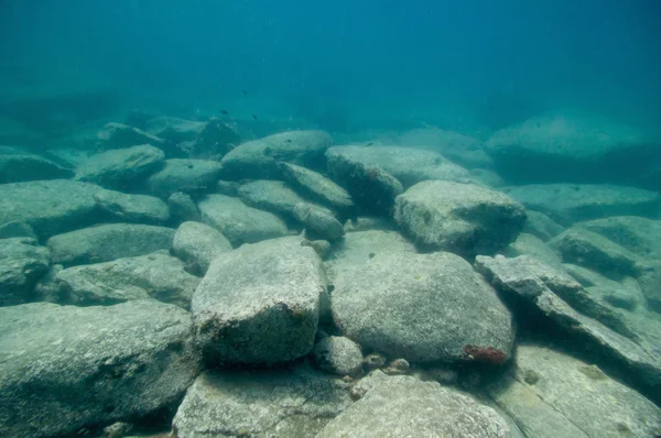 Boulders on sea floor — Stock Photo, Image