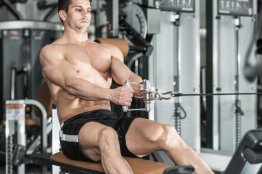 Kürek makine egzersiz