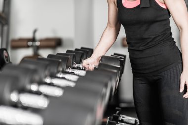 Kadın alarak dumbbell sağlık kulübü