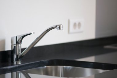 Yeni modern mutfak musluk