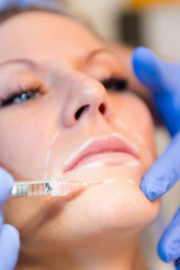 Hyaluronik asit enjeksiyonları