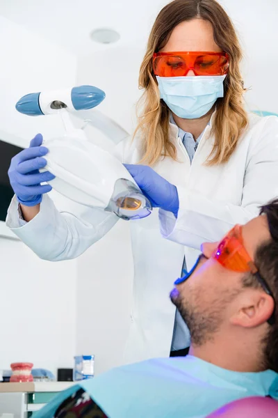 Zahnaufhellung durch Laser — Stockfoto