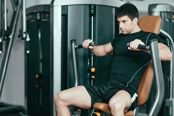 Male athlete on chest press — Stock Photo, Image