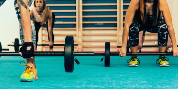 Women working out with weights — Stock Photo, Image