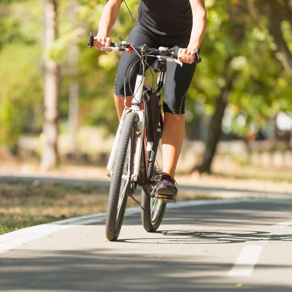 Woman riding Bicycle in park — Stock Photo, Image