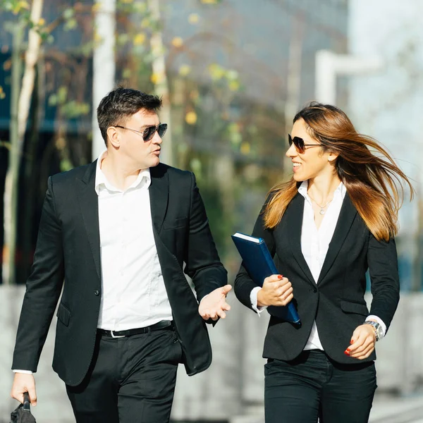 Gente de negocios en la calle — Foto de Stock