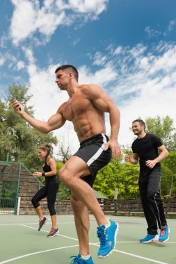 Fitness Eğitmeni ile kronometre