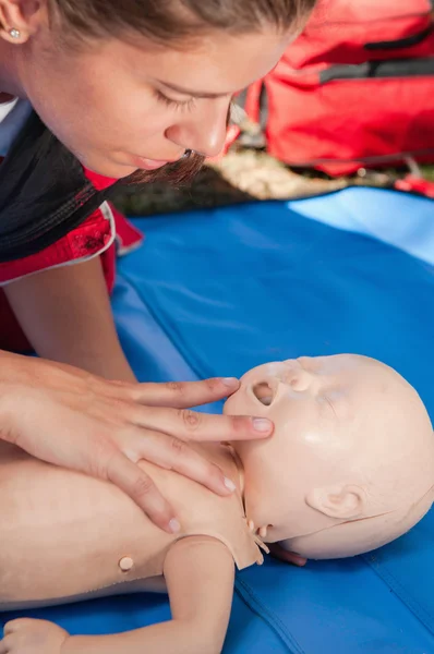 Member of first aid simulated medical exercise — Stock Photo, Image