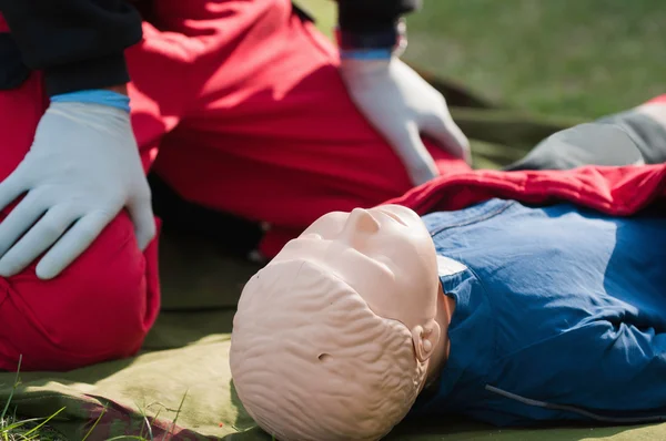 Practitioner over dummy during training — Stock Photo, Image