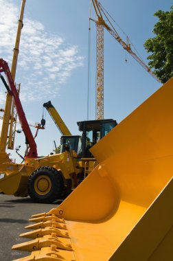 Buldozer Kepçe vinç ile 