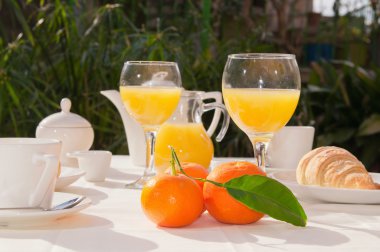 Al fresco kahvaltı Tablo ayarı
