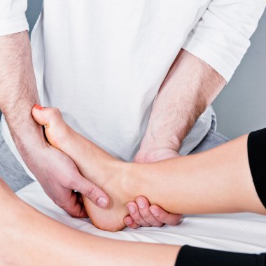 Şişmiş ayak bileğine çalışma kırıkçı