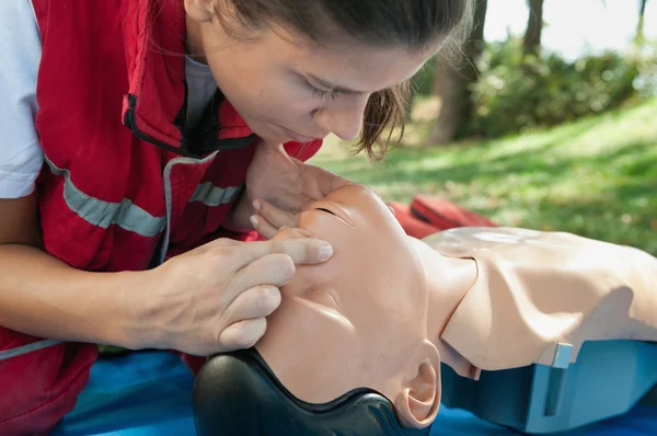 Member of first aid simulated medical exercise — Stock Photo, Image