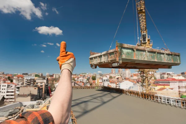 İnşaat işçisi kaydolun el hareketi — Stok fotoğraf