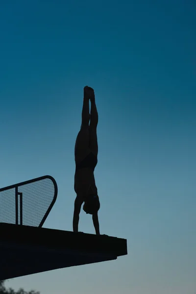 Handstand diver on diving platform — Stock Photo, Image