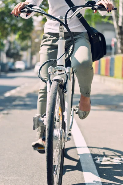 Commuter using electric bicycle — Stock Photo, Image