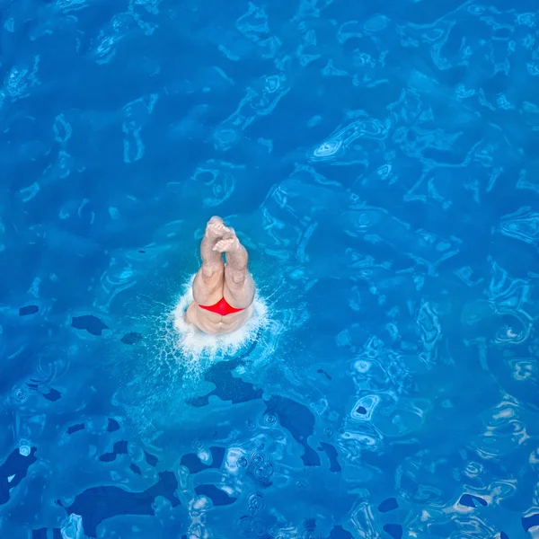 水に入る瞬間にダイバー — ストック写真
