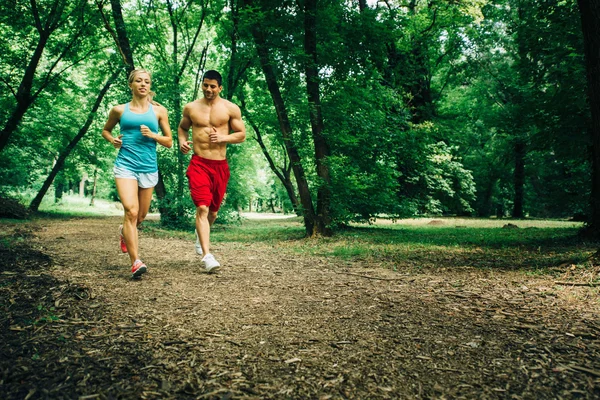Competitive young couple runners — Stock Photo, Image