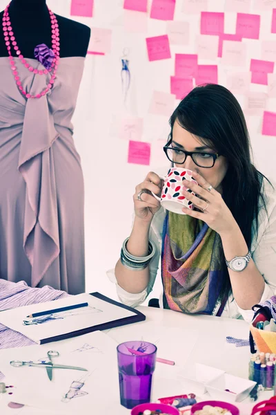 Diseñador de moda beber café —  Fotos de Stock