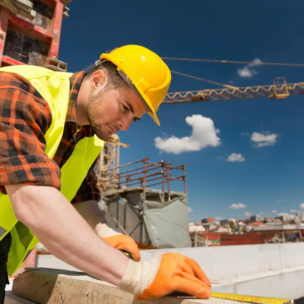 Lavoratore edile in cantiere — Foto Stock