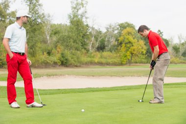 Golfçüler üzerinde yeşil