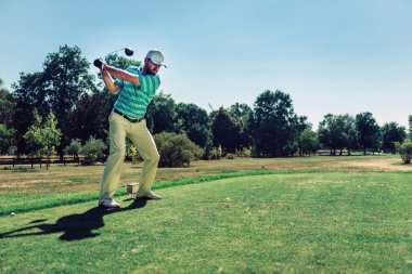  golfçü sürücüsüyle kolyesi